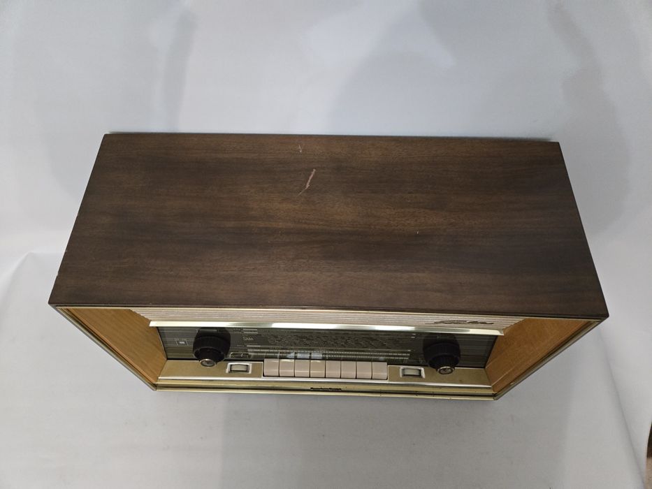 Rádio antigo reparado SABA