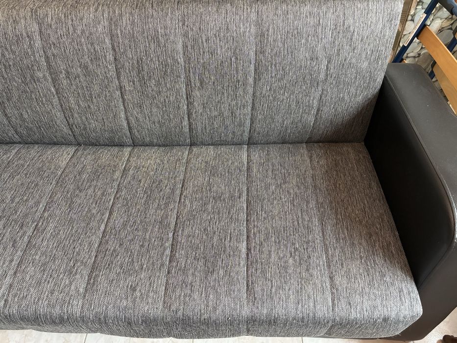Sofa com chaise longue  e cama