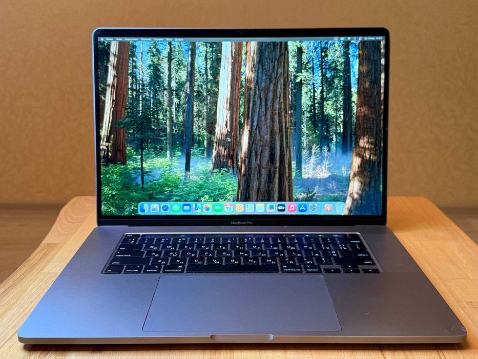 Macbook Pro 16 i9 16 gb ram 512 gb ssd space black