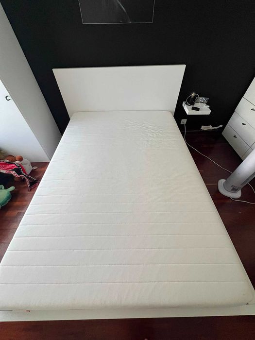Cama Casal praticamente nova c/ colchão