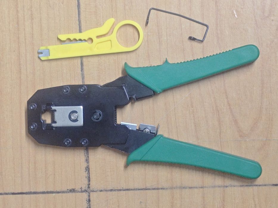 Alicate de cravar terminais RJ45 e RJ11
