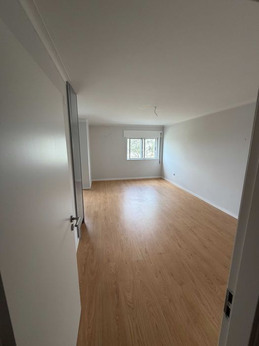 Aluga-se T2+1 impecável - Oliveira do Douro