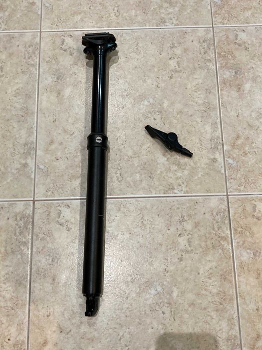 Espigão de selim telescópico Canyon Iridium.