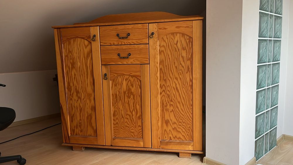 Komoda z drewna sosnowego 130 cm – 3 szafki, 2 szuflady
