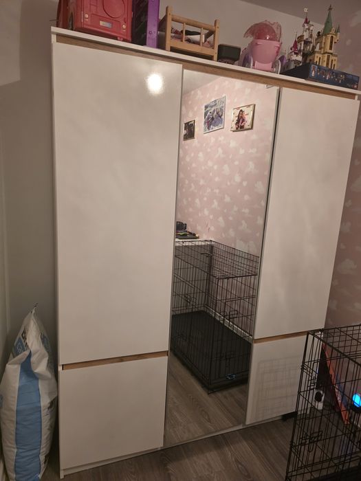 Szafa duza półki i drążek