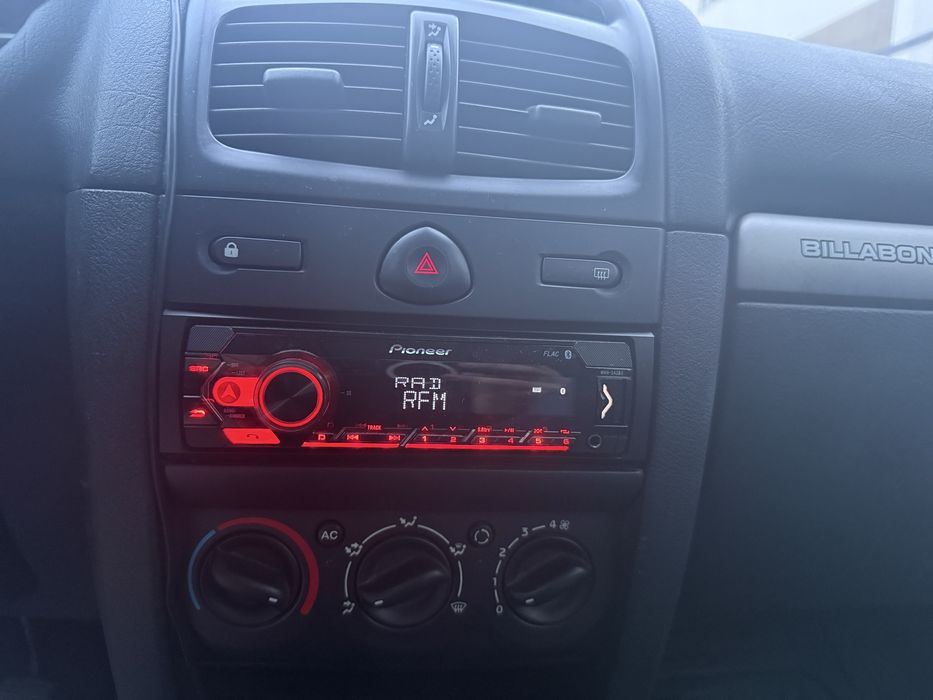 Autorádio MVH-230BT - Pioneer