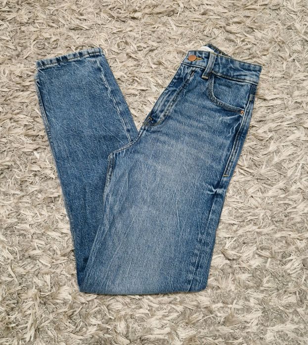 Ciemnoniebieskie jeansy spodnie jeansowe straight typu proste Zara