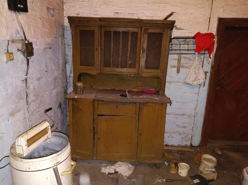 Kredens do renowacji PRL