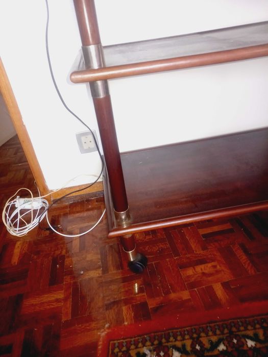 Movél tampo de pedra, com rodas, para Televisão, etc