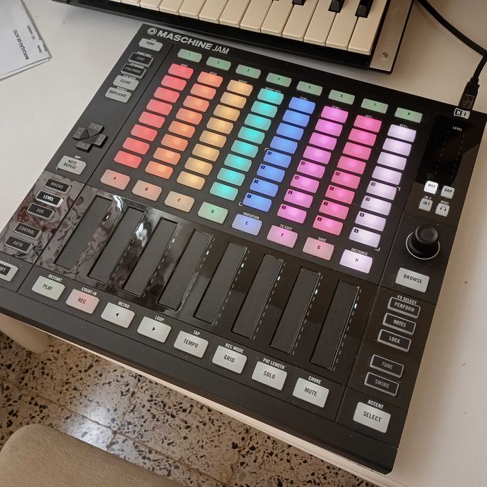 MIDI-controlador Native Instruments Maschine Jam