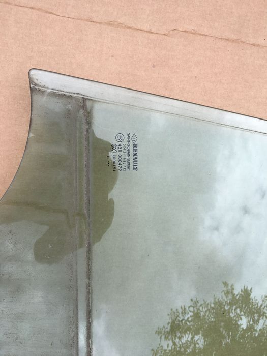 Szyba drzwi Renault Megane IV HB lewy tył