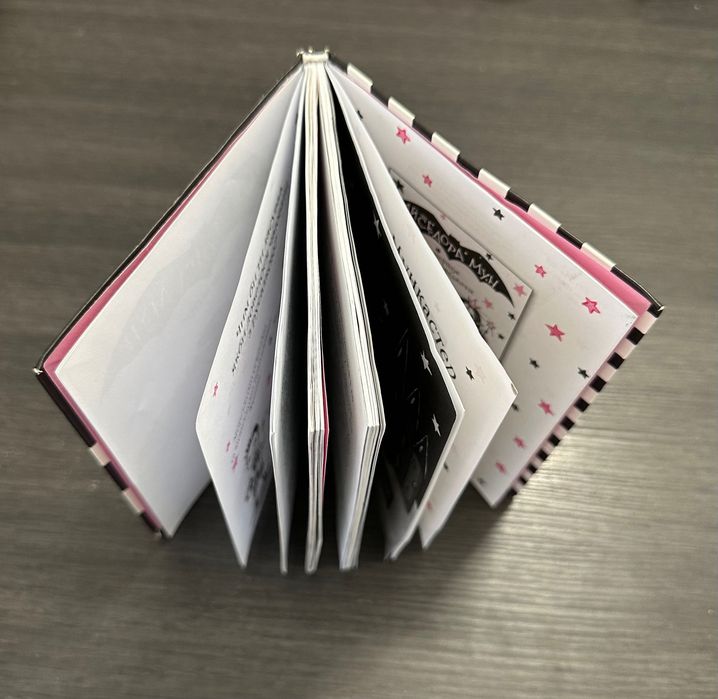 Книга «Айседора Мун їде на море»