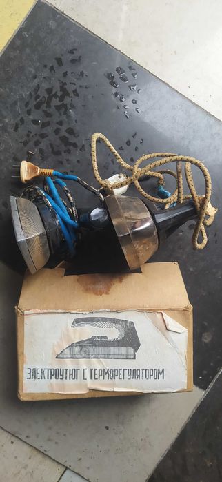 Утюги времён СССР.