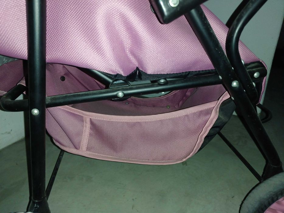 Carrinho de bebé de brincar