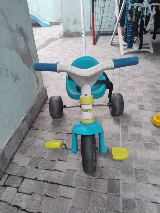 Triciclo com pedais