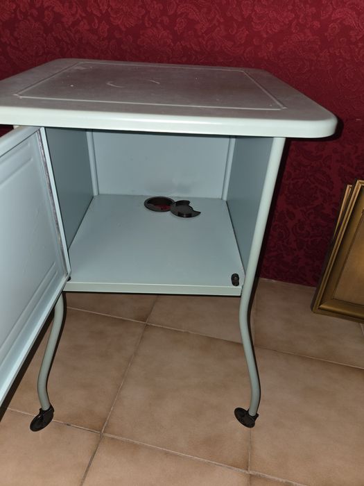 Mesa de apoio em chapa ikea