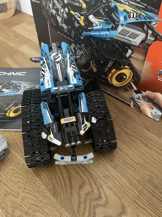 PS4 ソフト付き LEGO Technic 42095 Sterowana Wyścigówka Kaskaderska - Ceny i