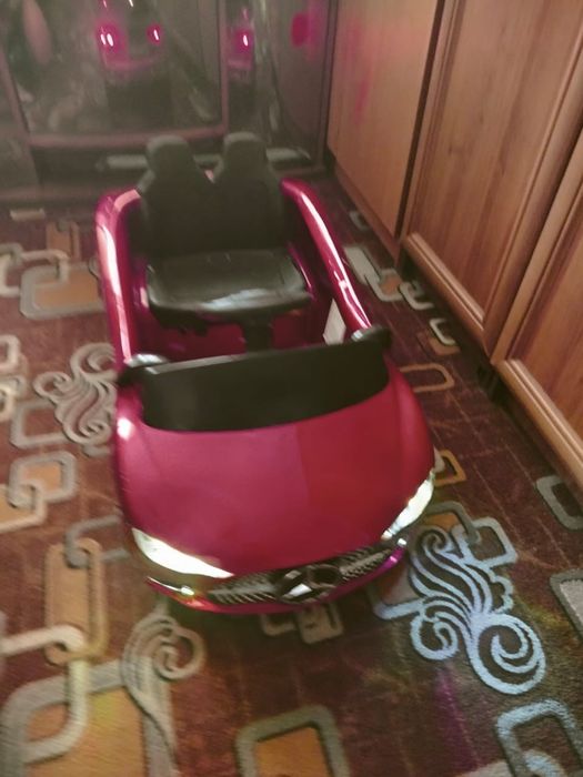 Продам электромашинка на пульту