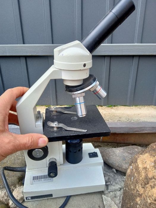 Антикварные предметы: чернильницы, микроскопы, чайники