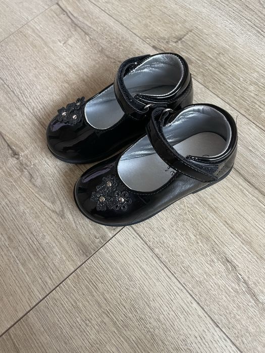 Туфлі для дівчинки розмір 22