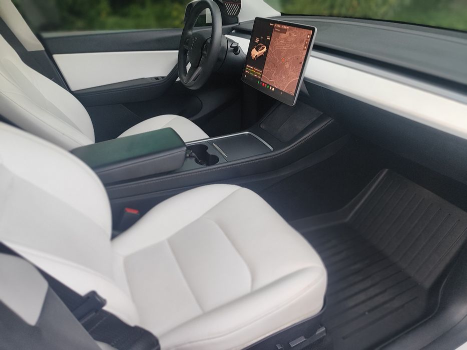 Tesla Model Y 21 р. 82 кВ. Київ