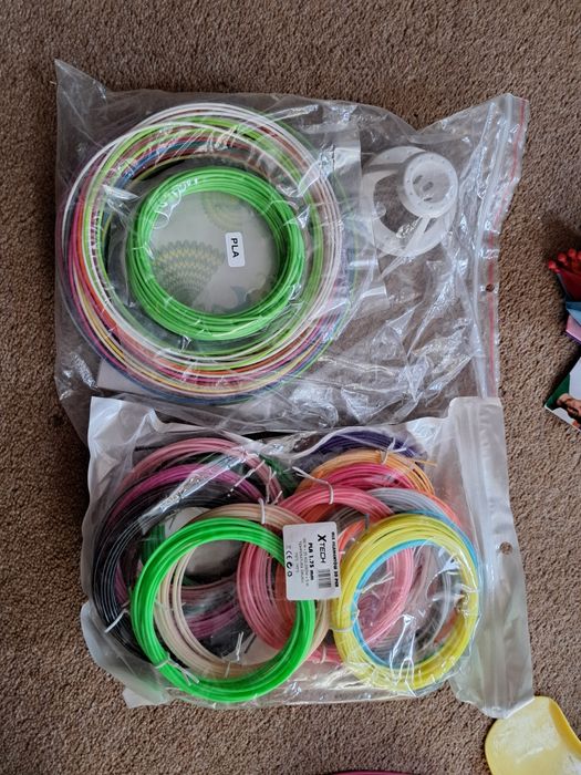 Sluchawki Lampka USB wkłady długopis 3d  etui na cd