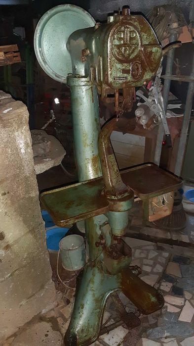 Máquina de coser calçado