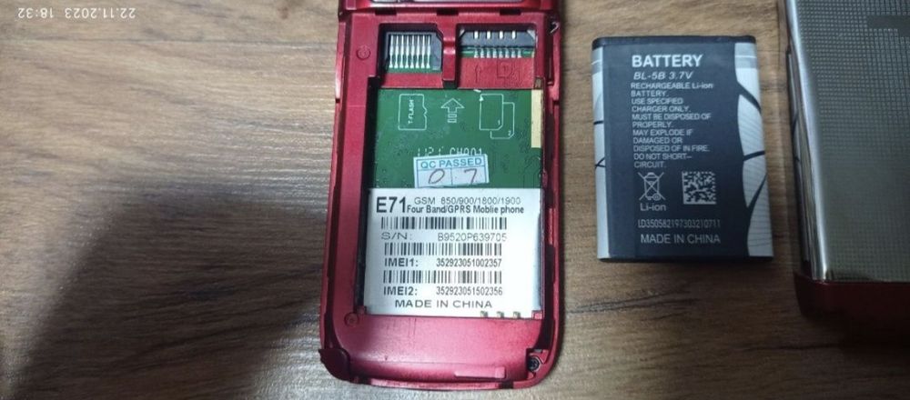 Телефон кнопочный E71