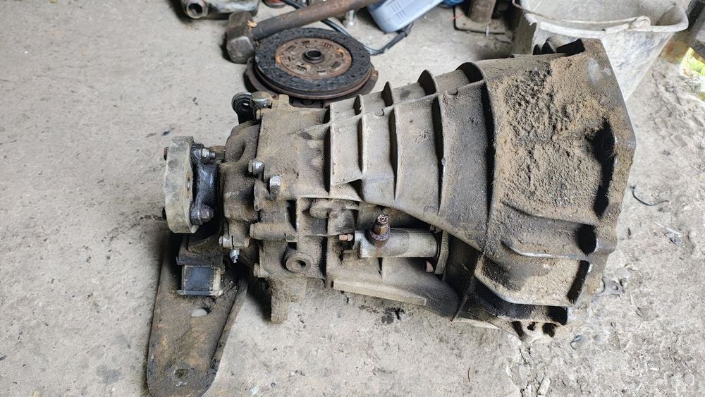 КПП коробка передач Мерседес 124.  4х. Ступка