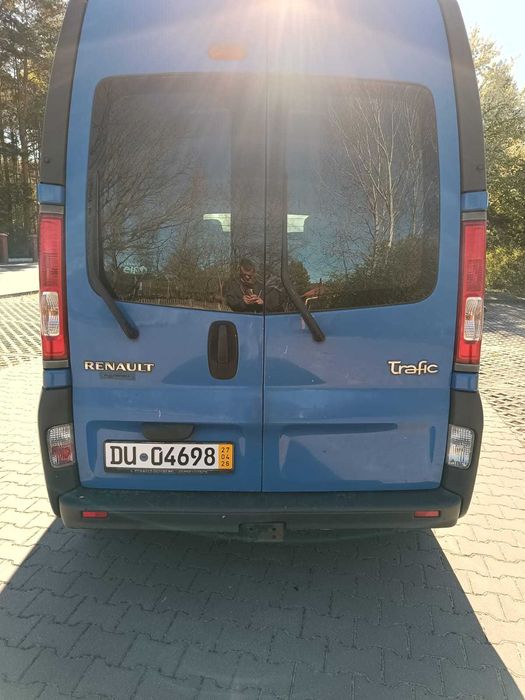 samochód renault trafic