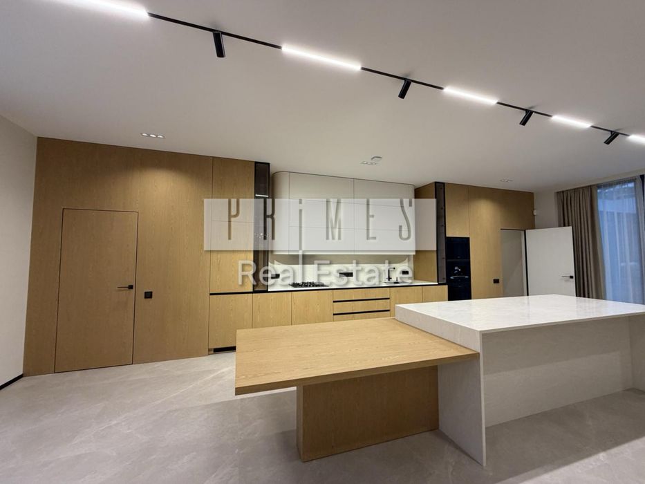 Продаж будинка 1200м2 КМ Riviera Village перша лінія води