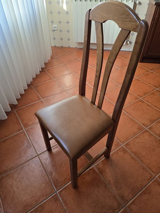Mesa de madeira para sala de estar