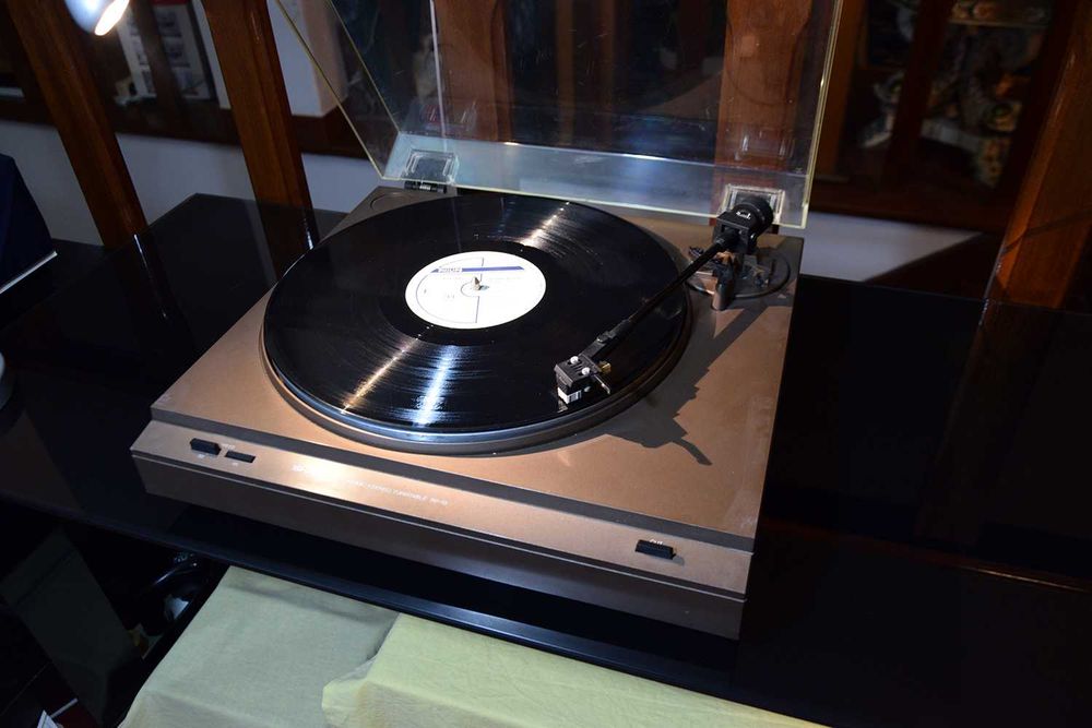 Gira Discos Sharp RP10 Automático - Agulha Nova