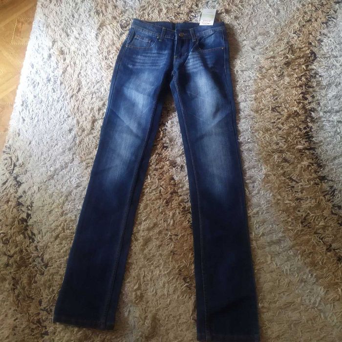 Продам джинсы на стройную девушку