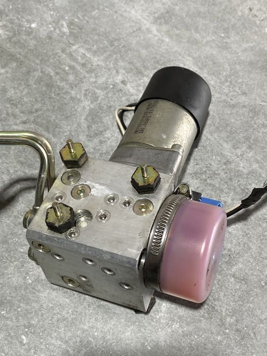 Насос Кришки Багажника БМВ Е39 Універсал Гідравлічний Насос 7004889