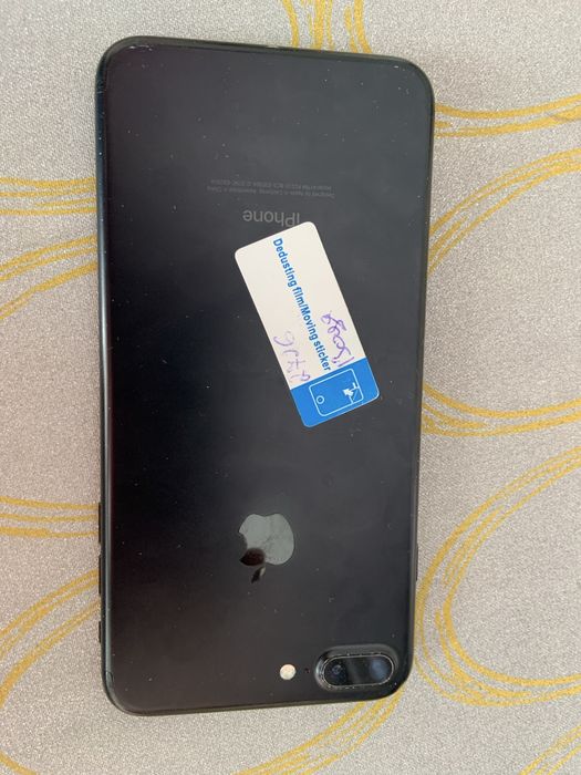 Продам телефон айфон 7+