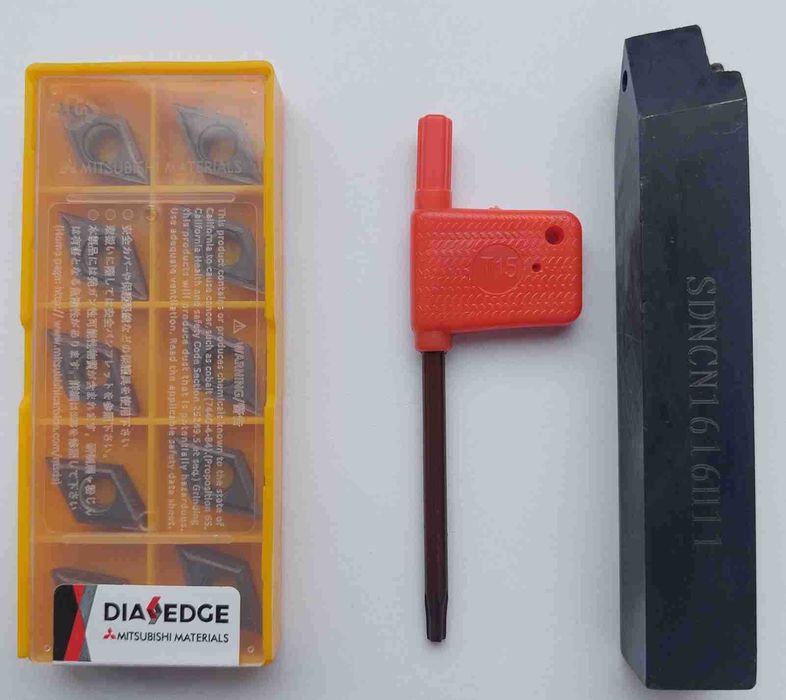 Токарный резец прямой 16х16 мм SDNCN1616H11 и 10 пластин DCMT11T304