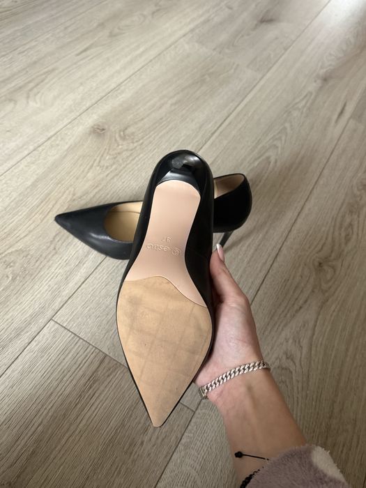 Туфлі estro шкіряні 37-38 розмір