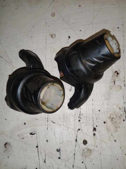 5€ 2 manetes de travão e manípulos de mudanças