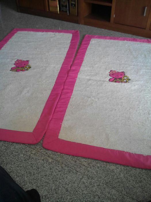 2 Hello Kitty Rugs429814036258498561
