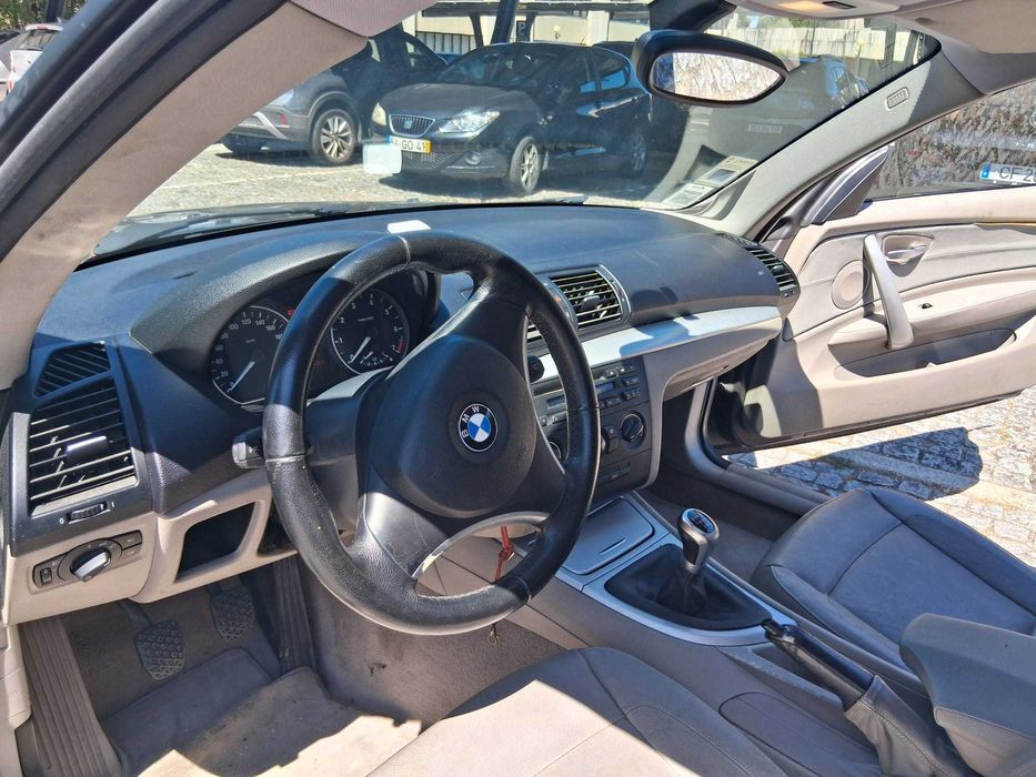 BMW Série 1. Fantástico Coupé Super Bem Tratado!