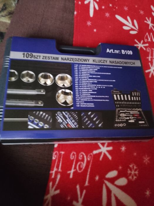 Zestaw kluczy nasadowych 109