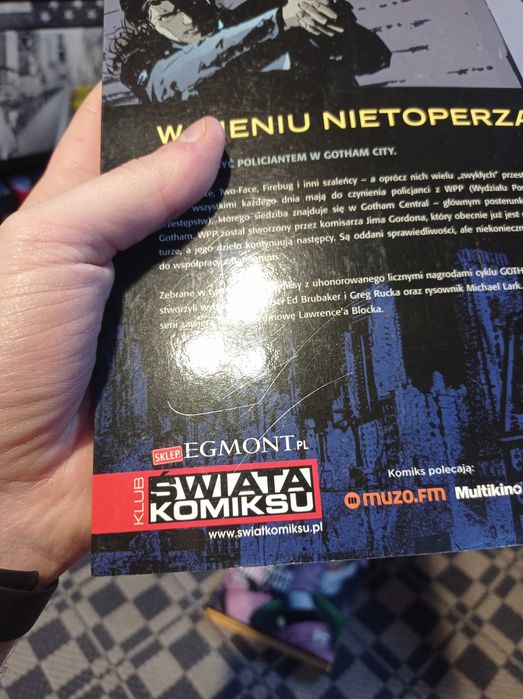 Komiks "Batman - Gotham Central: Tom Pierwszy Na Służbie" Ed Brubaker