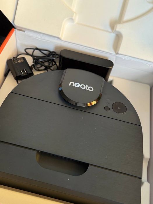 Робот пылесос Neato D8
