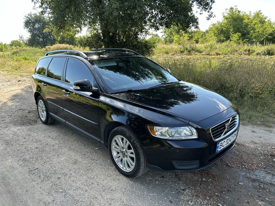 Volvo v50.  Вольво в50.