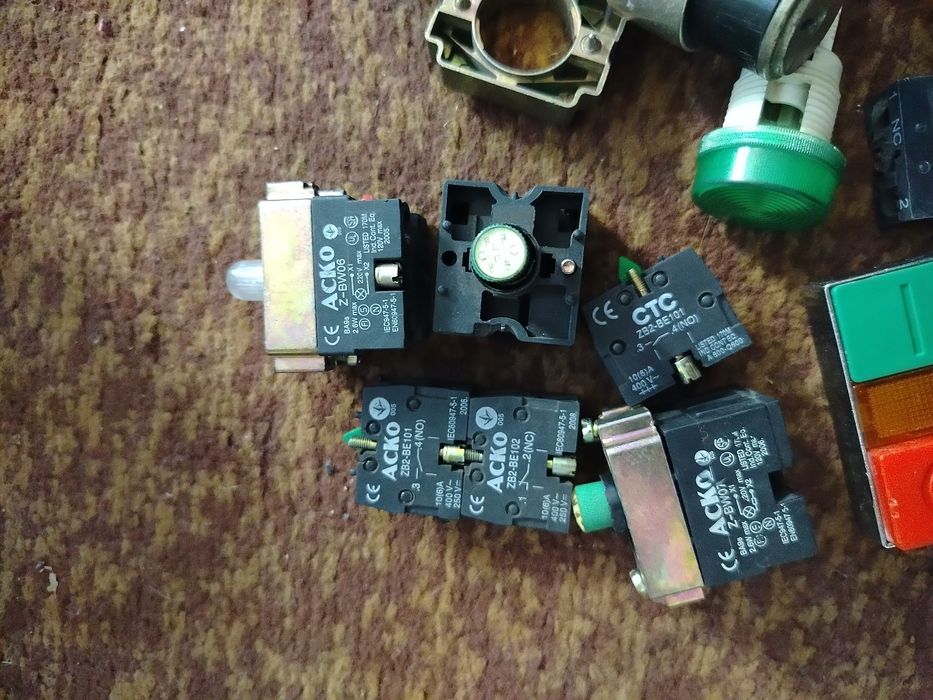 Кнопки, светосигнальная арматура Siemens