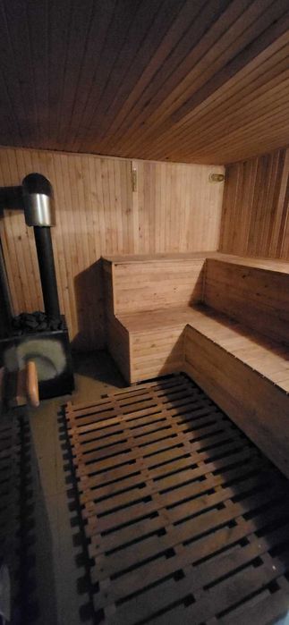 Двоповерховий будинок 192м², з окремим прим. бані на березі річки.