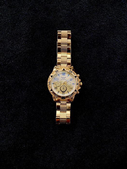 Relógio De Luxo Dourado