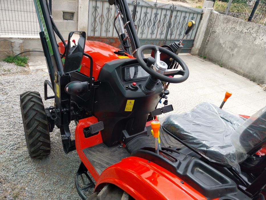 Trator Hinomoto C/Frontal Equiv.35CV