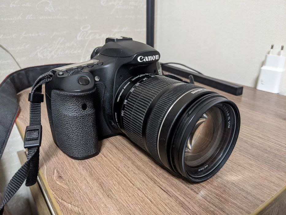 Фотокамера Canon 60D з об'єктивом 18-135 is stm